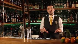 WAAROM STEEKT EEN BARTENDER EEN COCKTAIL IN DE FIK?