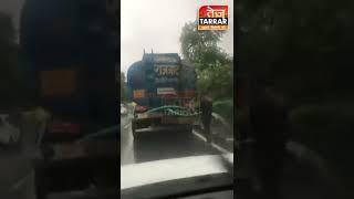 भरी बरसात में दिल्ली जल बोर्ड पौधों को देता दिखा पानी  #shorts #viral #funny #shortsvideo #shortsyt