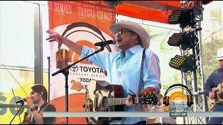 Alan Jackson "It's 5 O'Clock Somewhere" LIVE