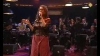 TRIJNTJE OOSTERHUIS - KNOCKS ME OF MY FEET