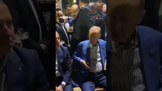 رفض الرئيس التركي رجب طيب #أردوغان شرب الماء من يد حارسه الشخصي  ثم عاد وقبله من يد ابنه بلال