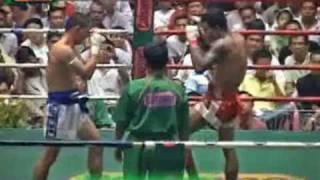 Muay Thai Champion(Par Wee) vs. Myanmar Lethwei(Tway McShaun) Part 2