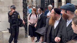 Officers has Had Enough and Removes Disrespectful People from Horse Guards