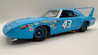 Review: 1970 Richard Petty #43 Plymouth Superbird 1/24 University Of Racing NASCAR Diecast