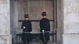 King's troop plays trumpet in the arches #kingsguard