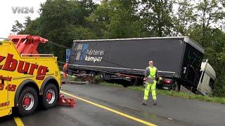 04.09.2024 - VN24 - LKW rutscht in einen Wald - Neuer Abschleppwagen das erste mal in Gebrauch