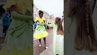 #Naveen gives #Tiana a rose  #disney #disneyland #princess #dlp #character #moment #shorts #cute