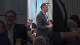 Torten-Attacke auf Christian Lindner