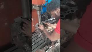 retificação de um bloco toyota land cruiser motor 1HZ