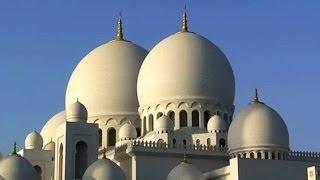 The Shaikh Zayed Grand Mosque in Abu Dhabi