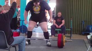 Pinky 305kg deadlift raw