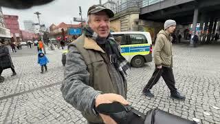 Terrorwarnung in Berlin Alexanderplatz!  Polizei sperrt Weihnachtsmarkt ab!￼