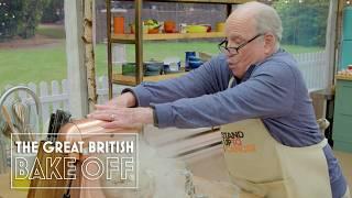 Richard Dreyfuss bakes tribute to Close Encounters | The Great Stand Up To Cancer Bake Off