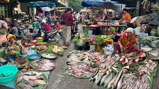 Amazing Street Food Market In Evening - Activities Of Khmer People Buying Some Food In Market