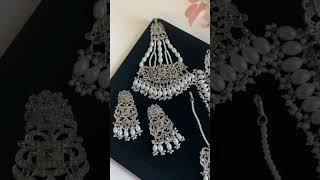 Asian bridal jewellery set #desi #pakistaniwedding #asianbridal #jewellerycollection #desigirlkblog