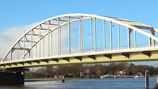 Deventer Vandaag - Wilhelminabrug verlicht -  vrijdag 29 december