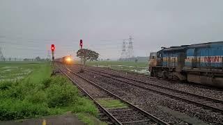 15934 Amritsar - New Tinsukia Express crossing with 12423 DBRT- NDLS Rajdhani Express at Balipara!!!