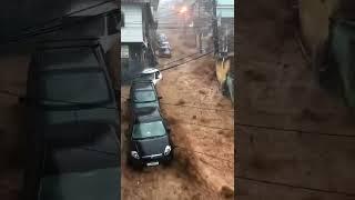 Chuva forte castiga Petrópolis e a força da água impressiona.