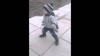 Младший зажигает