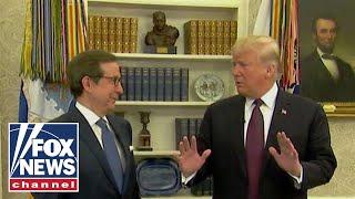 Trump gives Chris Wallace a tour of the Oval Office