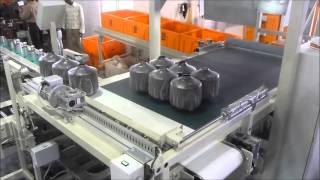 Machine for wrapping synthethic yarn bobbins - Macchina per l'imballaggio di filati sintetici