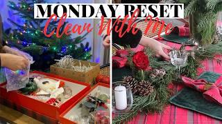 COSY MONDAY MOTIVATION CLEAN WITH ME, TRADITIONAL CHRISTMAS TABLE SETTING & DECORATING THE TREE ️