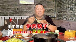 南乔村有家专做驴肉的餐馆，带皮驴肉，驴筋，驴板肠，可吃美了