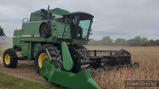 John Deere 6620 Titan II Combine Harvesting Soybeans