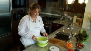 Product Demo for the Collapsible Salad Spinner from Progressive International