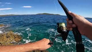 Sometimes you win sometimes you learn - losing big fish on shore jigging Croatia