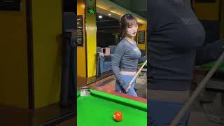 BEAUTIFUL WOMAN AMAZING BILLIARDS SKILL#shorts #billiards