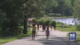 How different weather conditions affect pollen levels