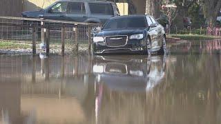 Water main break floods Modesto neighborhood