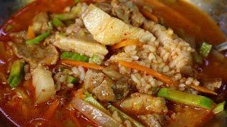 지역 음식. 채썬 돼지고기 애호박찌개 정말 맛있어요~!