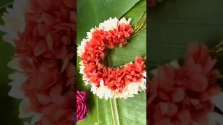 #How to tie sampangi and kanagamaram flower veni #traditional method #bridal veni #shorts