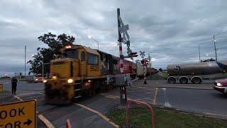 DXC 5520 on Train 829F at Hoskyns Road Rolleston.