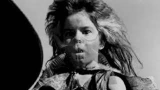 Feral Kid = Immortan Joe