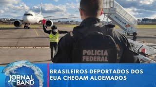 Brasileiros deportados dos EUA chegam algemados e acorrentados | Jornal da Band