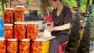 Make chili bamboo shoots from bamboo shoots. peaceful life in the mountains and forests