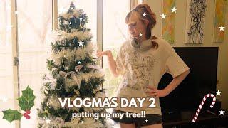 VLOGMAS EPISODE 2, PUTTING UP MY TREE 