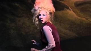 Juno Temple Shows Us What "It" Is