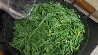 여름부추는 김치나 나물보다 이렇게 드셔보세요!! 간단하고 건강하고 맛있어요/ 부추조림 Braised Chives