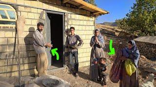 The love of two nomads: the secret of the mother's dress and the struggle to complete the shelter