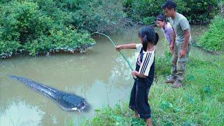 Fishing Big Catfish. Foster Parents Surprisingly So Girl Catches Big Fish. Fishing Techniques