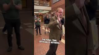 College professor gets a standing ovation on his last day of teaching 