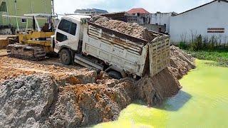 Excellent Skill Dump Trucks 5-TON Uploading with Bulldozer Push Land Delete Pond