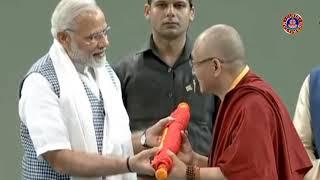 Hon'ble Prime Minister Shri Narendra Modi Presenting Vaishak Samman Prashasti Patra Award to CIHTS.