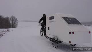 Fahrrad Wohnwagen Winterwald Übernachtung