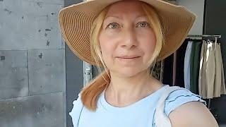 Наталья вышла в люди! Да ещё и в такой шляпе!Наряжена как королева