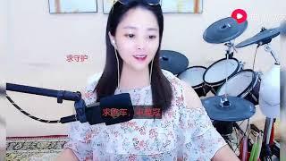 一首DJ版《等哥有了钱》，女歌手，唱出了不一样的味道